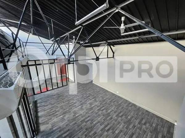 Bureau 110 m²