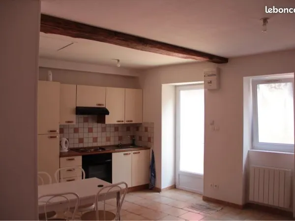 Studio équipé avec cour intérieure privative , nevers centre, proche cathédrale et gare rue st genes