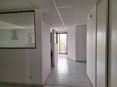 Place d'Armes - bureau ou local professionnel (5C) à la location