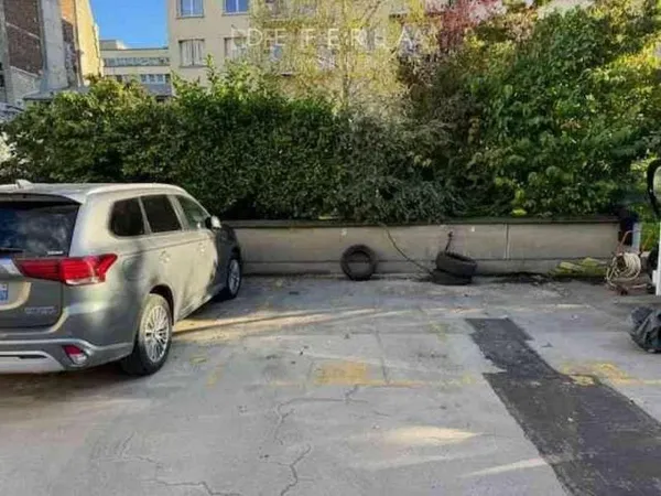 Exclusivité-Parking ouvert-Paris XV
