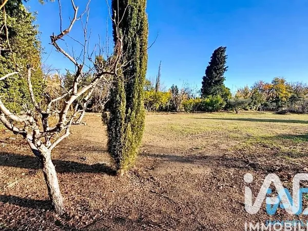 Terrain 614 m²