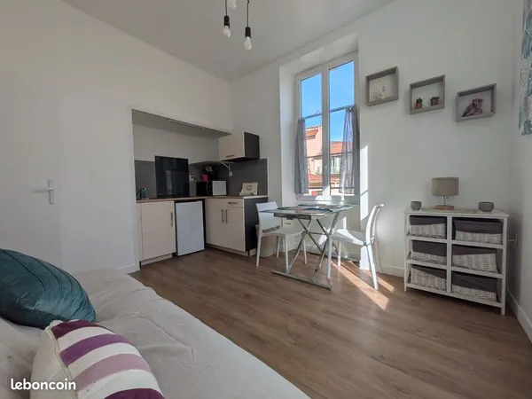 Joli Studio Meublé