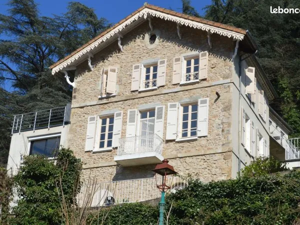 Maison en pierre rénovée + 2 gites