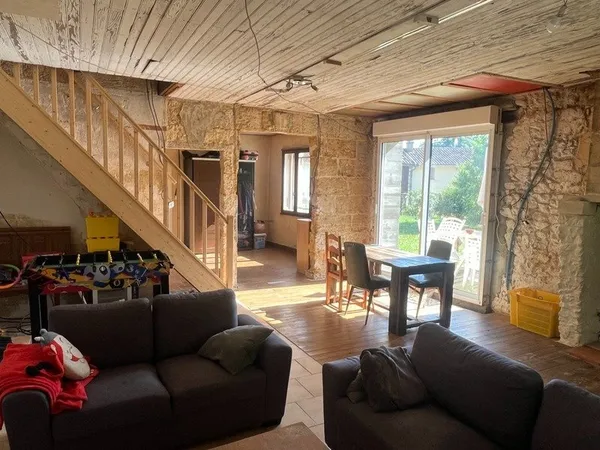 Maison de village 3 chambres avec fort potentiel d'agrandissement Proche de PUISSEGUIN (33)