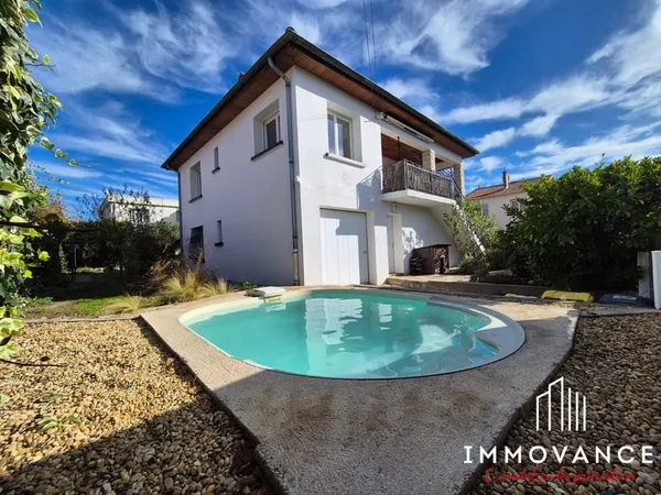 Maison T5 de 147m2 sur une parcelle de 540m2 avec piscine et gar