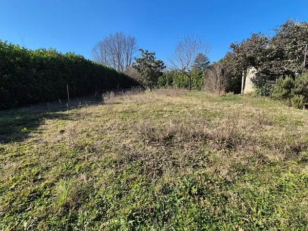 Terrain 673 m²