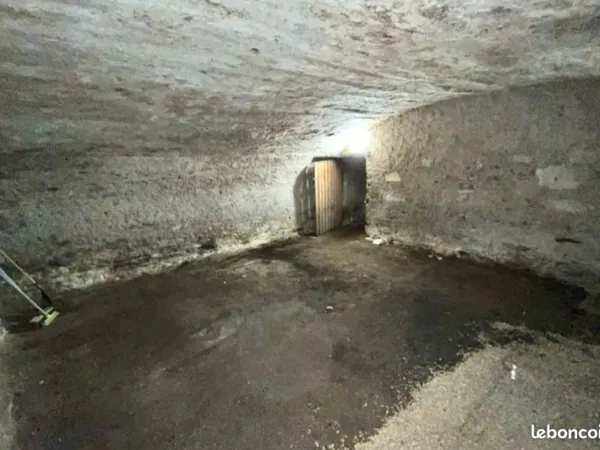 Cave Nantes hypercentre 28m²