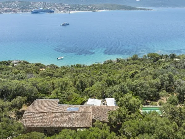 Propriano, Olmeto, villa 4 chambres, pied dans l'eau, piscine