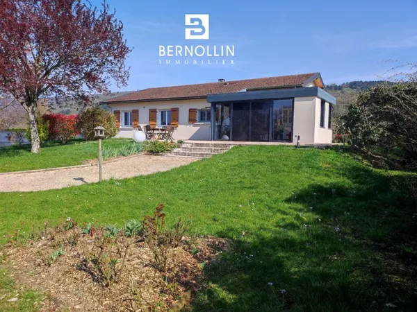 Villa de plain-pied de 122 m2 avec grand terrain arboré : un havre de paix à 3 min du centre !