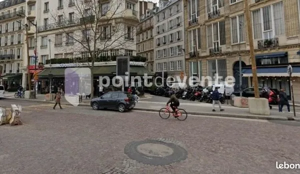 Commerce cadeaux/fleurs 96 m²