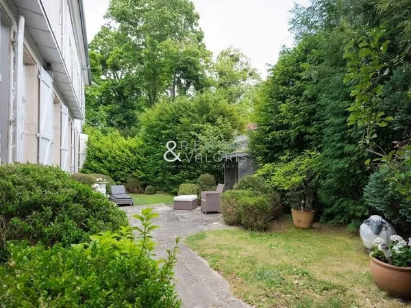 Maison 10 pièces 337 m²