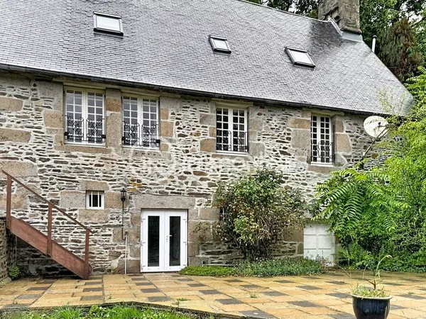 DANS LA VALLEE DE BROUAINS, BELLE LONGERE 124 M2 AVEC GITE A