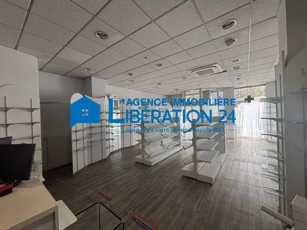 Local commercial 114 m²