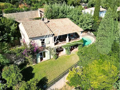 Propriété 8 pièces 200 m²