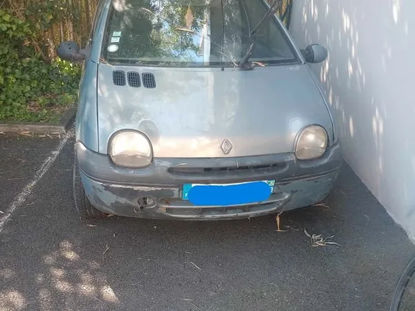Une place de parking extérieur dans résidence sécurisé
