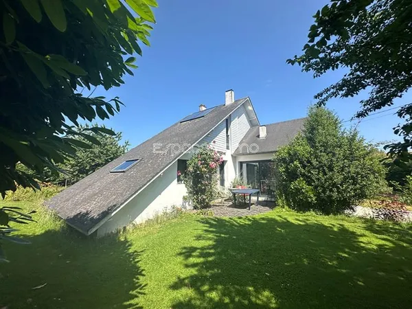 Maison d'architecte vivable de plain pied à La Vieux Rue sur sous sol - 6 pièces - 137 m2