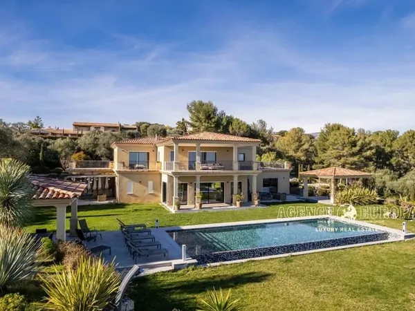 Maison 8 pièces 571 m²