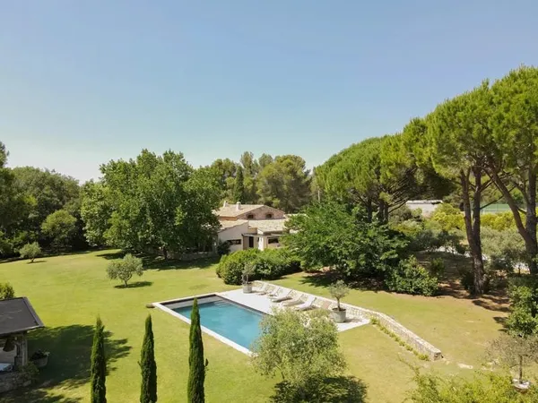 Maison 4 pièces 325 m²