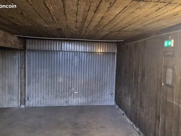 Parking/box 1 pièce 16 m²