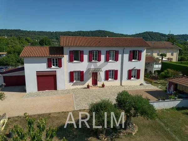 BEYNOST Maison ancienne rénovée, 220m2 au sol, terrain cons