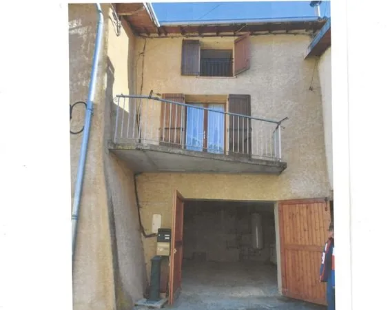 Location Maison et garage au centre du village