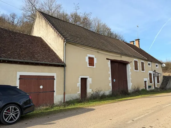 Maison ancienne avec dépendances