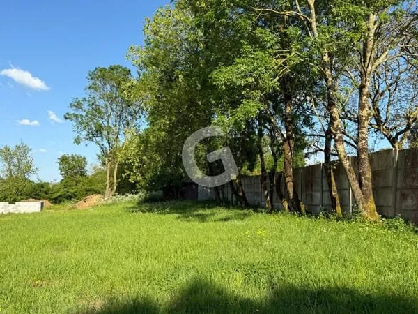TERRAIN A BATIR - 676M² - A VENDRE - LA JONCHERE