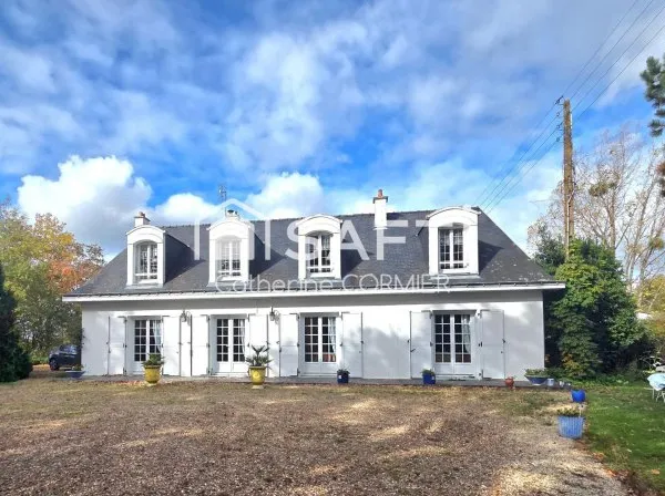 Maison de 172 m² avec parc et piscine