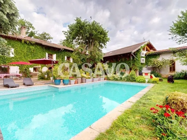 Vente Maison 9 pièces de 312m² - 01600 Reyrieux