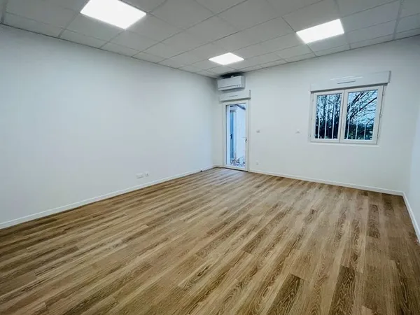 Venelles - Bureau neuf de 28m² en rdc avec extérieur dans ensemble avec cuisine commune