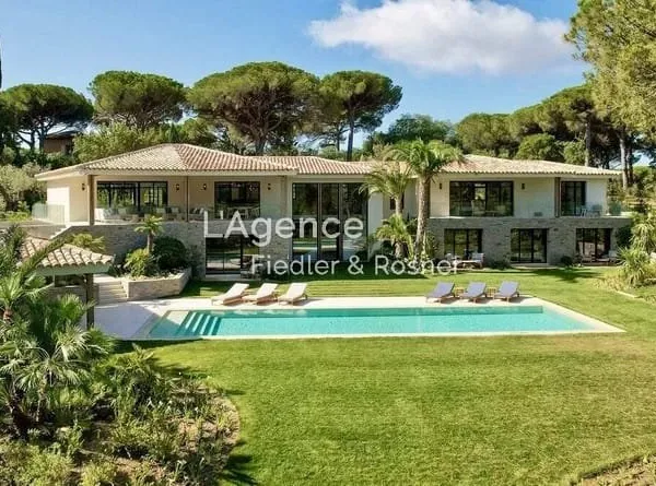 REF 197 : LES PARCS DE SAINT-TROPEZ - LUXUEUSE PROPRIETE NEUVE