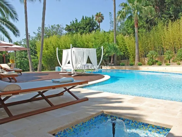 A louer, Cannes, propriété moderne vue mer