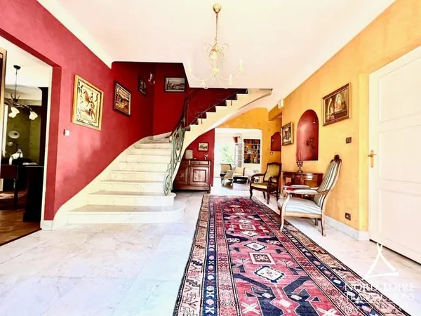 SPACIEUSE MAISON FAMILIALE DE 260 M2 AVEC GRENIER AMÉNAGEABL