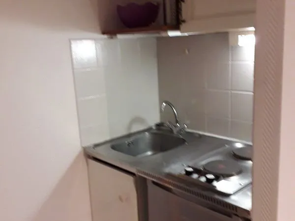 Studio lumineux 23m2 avec balcon + parking souterrain situé à l'esplanade