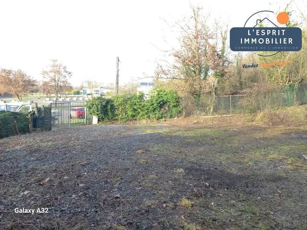 Terrain 932 m²