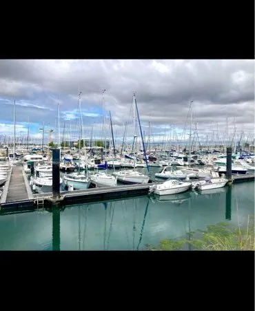 Local ensemble 2 boutiques, zone port des minimes