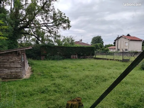 Terrain constructible 635 m² - Villieu-Loyes-Mollon (01800)
