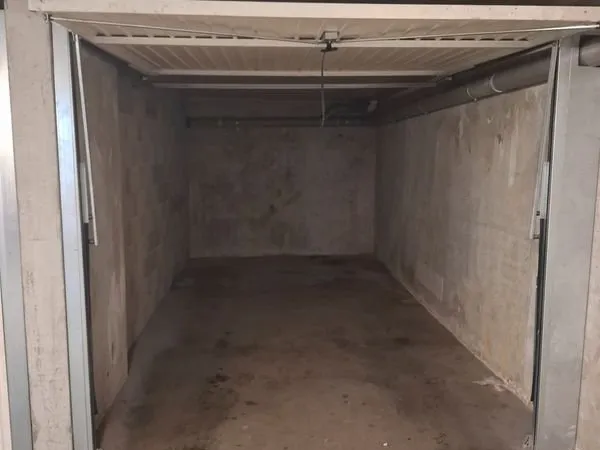 Garage / Box fermé - Villeurbanne (les poulettes)