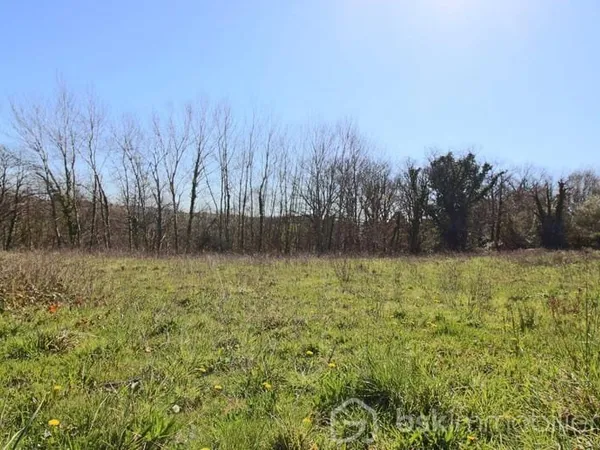 Terrain 1400 m²