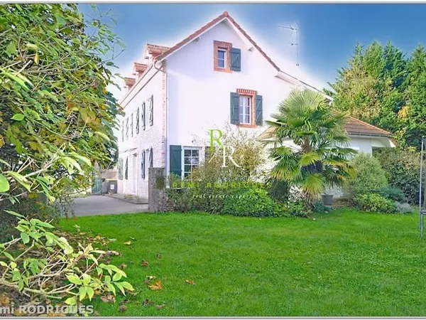 Maison 10 pièces 219 m²