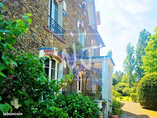 Maison 7 pièces 196 m²