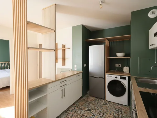 Romainville - T2 lumineux avec balcon et parking