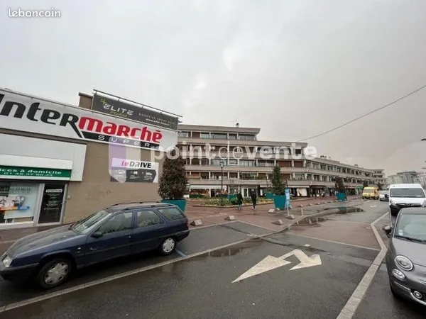 Commerce divers 180 m²
