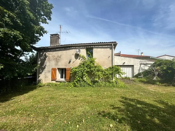 Maison à rénover avec 4 chambres sur un terrain de 628 m2