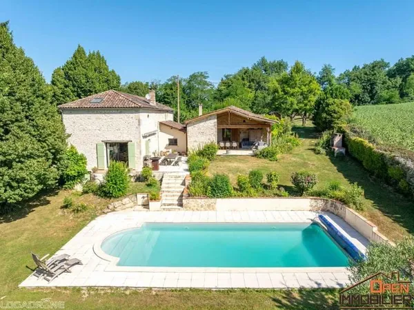 Propriété en pierre avec piscine