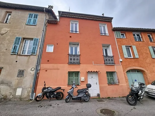 Immeuble en monopropriété de 3 appartements - Saint Laurent Du Var