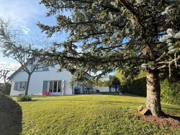 Maison 10 pièces 323 m²