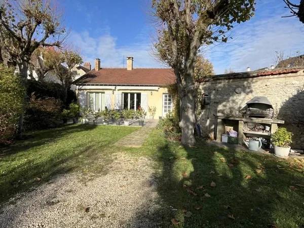 SAINTRY-SUR-SEINE • VIAGER OCCUPÉ • MAISON 159M2 • PISCINE