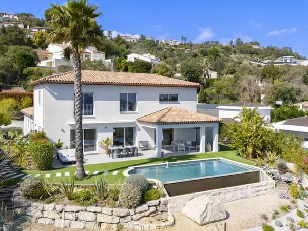 Superbe villa avec vue panoramique sur le massif de l'Estérel