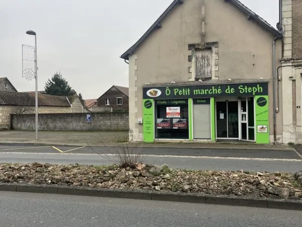 LOCAL COMMERCIAL 80 m2 + GRENIER 120 m2 VITRINE ACCÈS